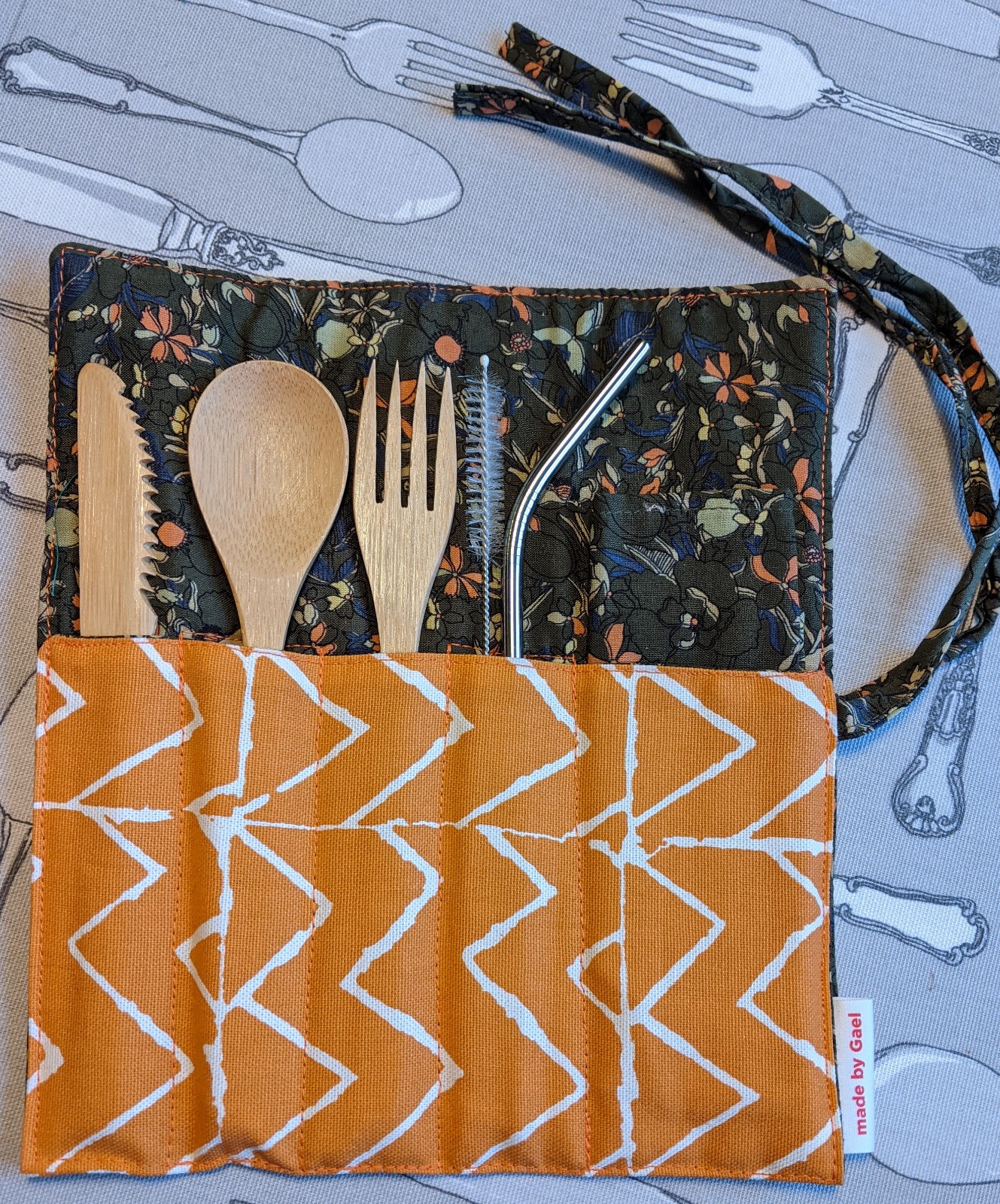 Cutlery wrap with bamboo cutlery and matching napkin